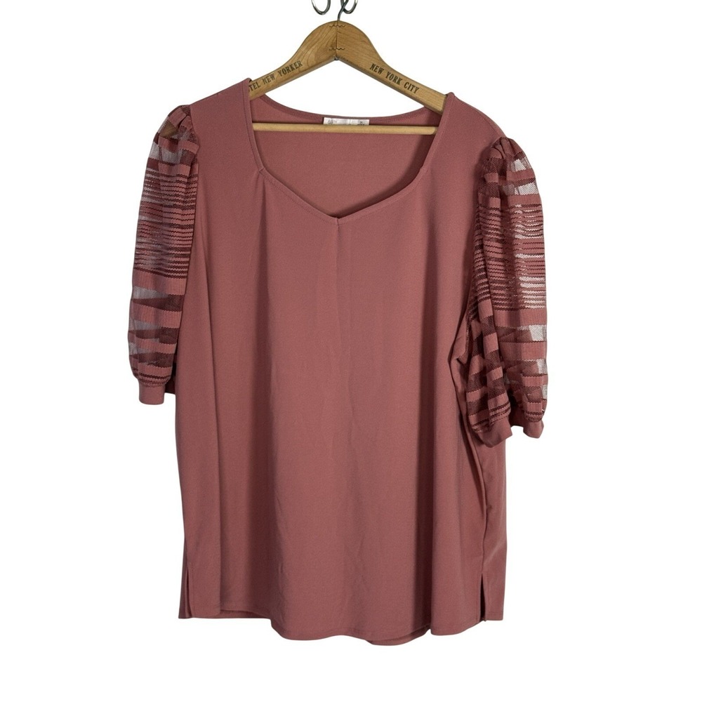 89th & Scarlett Women's rose Blouse Size 2X short sleeve